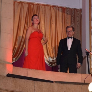 Zdjęcie przedstawia artystów występujących podczas koncertu pt. Znasz-li ten kraj... w Pałacu Kawalera w Świerklańcu