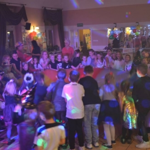 Zdjęcie przedstawia uczestników zabawy Andrzejkowy