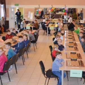 Zdjęcie przedstawia uczestników Turnieju Szachowego dla dzieci i młodzieży