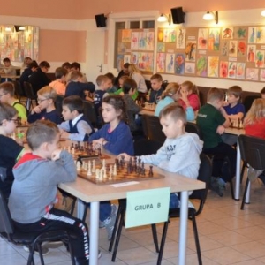 Zdjęcie przedstawia uczestników Turnieju Szachowego dla dzieci i młodzieży
