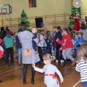 Zdjęcie przedstawia uczestników Spotkania z Mikołajem