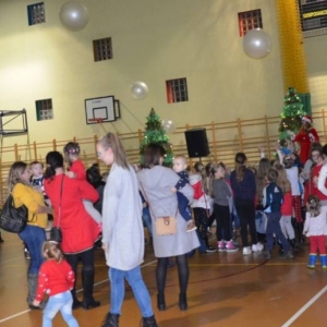 Zdjęcie przedstawia uczestników Spotkania z Mikołajem