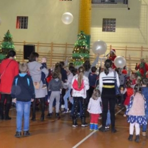 Zdjęcie przedstawia uczestników Spotkania z Mikołajem