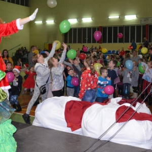 Zdjęcie przedstawia uczestników Spotkania z Mikołajem