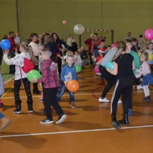 Zdjęcie przedstawia uczestników Spotkania z Mikołajem