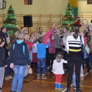 Zdjęcie przedstawia uczestników Spotkania z Mikołajem