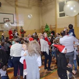 Zdjęcie przedstawia uczestników Spotkania z Mikołajem