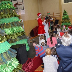 Zdjęcie przedstawia uczestników Spotkania z Mikołajem