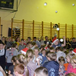 Zdjęcie przedstawia uczestników Spotkania z Mikołajem