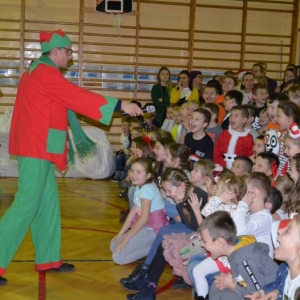 Zdjęcie przedstawia uczestników Spotkania z Mikołajem