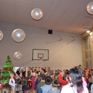 Zdjęcie przedstawia uczestników Spotkania z Mikołajem