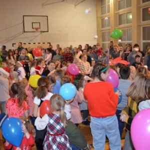 Zdjęcie przedstawia uczestników Spotkania z Mikołajem