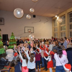 Zdjęcie przedstawia uczestników Spotkania z Mikołajem