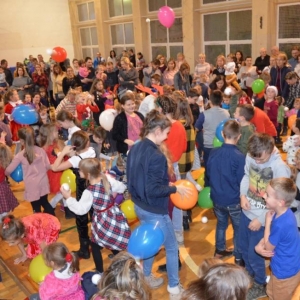 Zdjęcie przedstawia uczestników Spotkania z Mikołajem