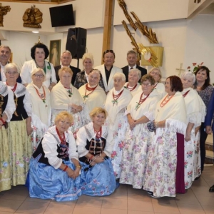 Zdjęcia przedstawia Koła Gospodyń Wiejskich ze Świerklańca, Rękodzieła z Orzecha oraz zaproszonych gości 