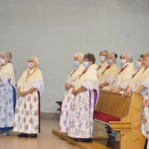 Zdjęcie przedstawia Panie z Koła Gospodyń Wiejskich ze Świerklańca i Koła Rękodzieła z Orzecha
