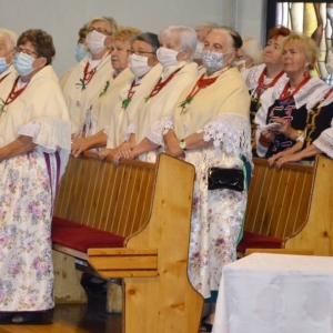 Zdjęcie przedstawia Panie z Koła Gospodyń Wiejskich ze Świerklańca i Koła Rękodzieła z Orzecha