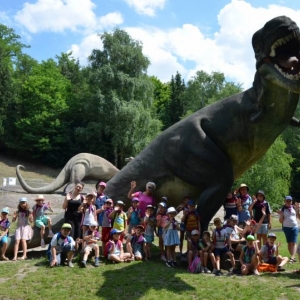 Zdjęcie przedstawia grupę uczestników w ZOO w Chorzowie