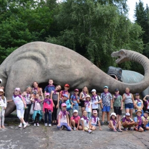 Zdjęcie przedstawia uczestników półkolonii w ZOO w Chorzowie