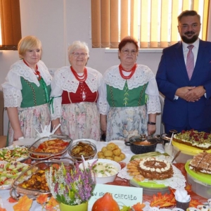 Wójt Gminy Świerklaniec oraz Koło Gospodyń Wiejskich z Nowego Chechła
