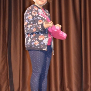 Zdjęcie przedstawia uczestniczkę konkursu Talent Show
