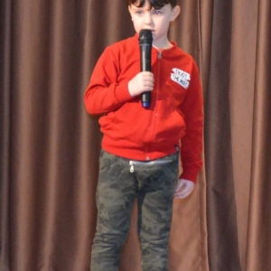 Zdjęcie przedstawia uczestnika konkursu Talent Show