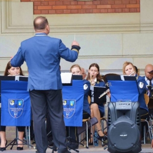 Koncert Tarnogórskiej Orkiestry Dętej w świerklanieckim parku