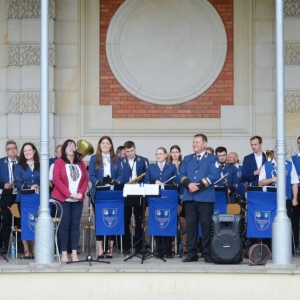 Koncert Tarnogórskiej Orkiestry Dętej w świerklanieckim parku