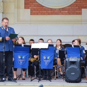 Koncert Tarnogórskiej Orkiestry Dętej w świerklanieckim parku