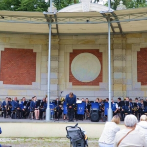 Koncert Tarnogórskiej Orkiestry Dętej w świerklanieckim parku