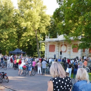 Zdjęcie przedstawia koncert  Łukowski Brygida i Robert z zespołem 