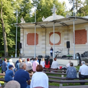 Zdjęcie przedstawia koncert  Łukowski Brygida i Robert z zespołem 