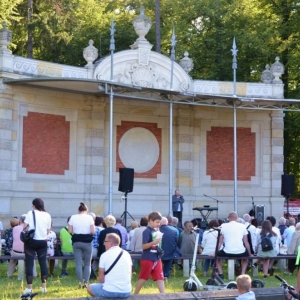 Zdjęcie przedstawia koncert  Łukowski Brygida i Robert z zespołem 