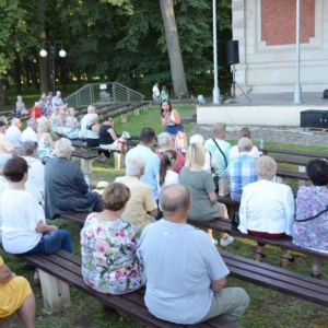 Spotkanie kabaretowo muzyczne z Ingą Papkalą