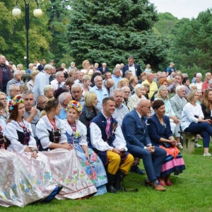 Publiczność przed sceną