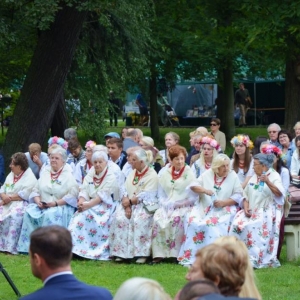 Publiczność przed sceną