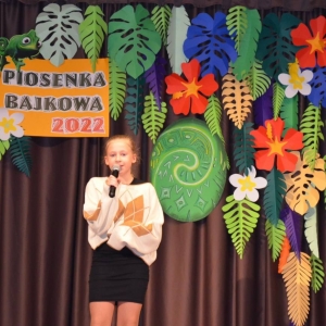 Uczestniczka konkursu podczas występu