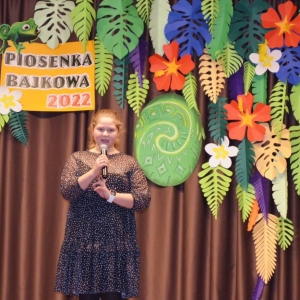 Uczestniczka konkursu podczas występu