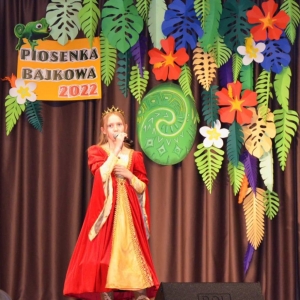 Uczestniczka konkursu podczas występu