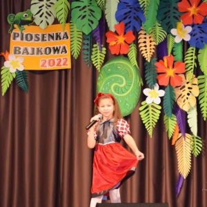 Uczestniczka konkursu podczas występu