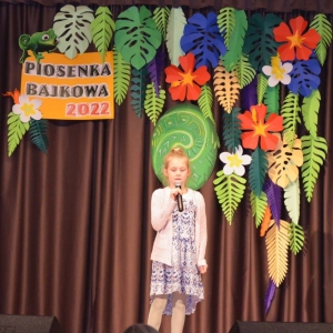 Uczestniczka konkursu podczas występu