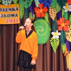 Uczestniczka konkursu podczas występu