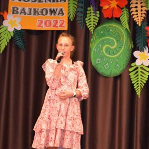 Uczestniczka konkursu podczas występu