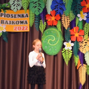 Uczestniczka konkursu podczas występu