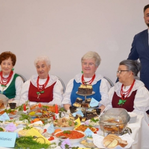 Koło Gospodyń Wiejskich ze Świerklańca z Wójtem Gminy Świerklaniec