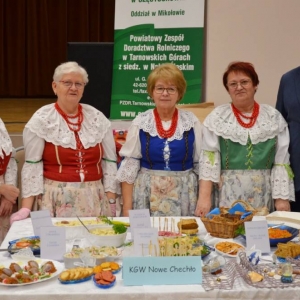 Koło Gospodyń Wiejskich z Nowego Chechła z Wójtem Gminy Świerklaniec