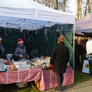 Jarmark świąteczny w świerklanieckim parku