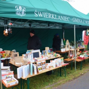 Jarmark świąteczny w świerklanieckim parku