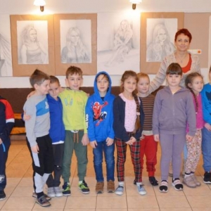 Pierwszy dzień organizacyjny. Zajęcia stacjonarne z ułożeniem regulaminu zimowiska, grami, zabawami i zajęciami plastycznymi
