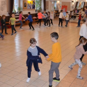 Wspólne wykonanie układu tanecznego Belgijka